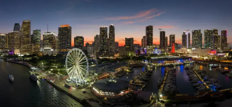 Harbor Tourist Miami And Ruota Panoramic Bayside Marketplace