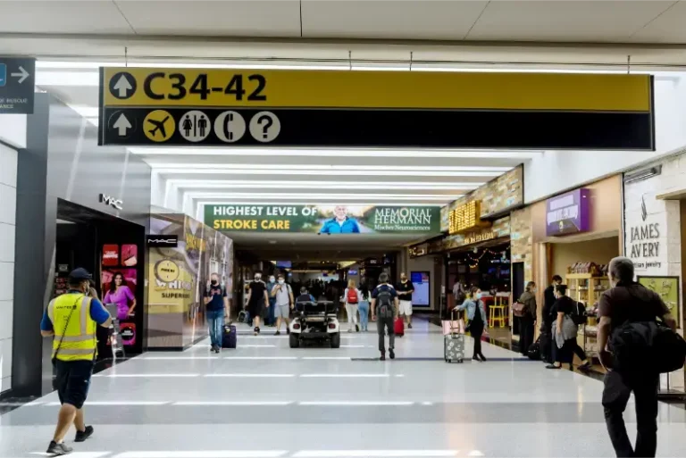 Houston Texas Houston Intercontinental Airport Iah Passengers Walking Airport