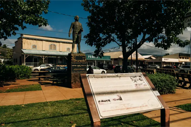 Kauai Statue James Cook Waimea Town