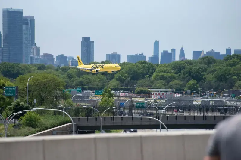 Landing Airport Laguardia New York