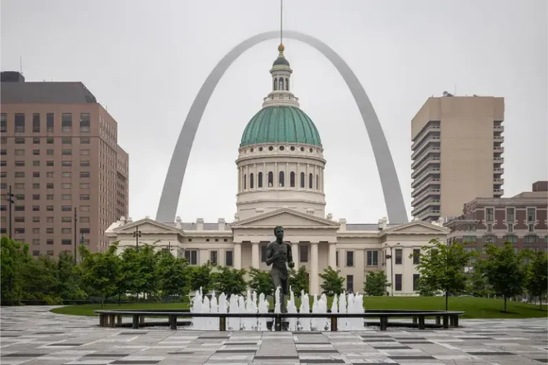 Saint Louis Arch Missouri Cloudy Spring