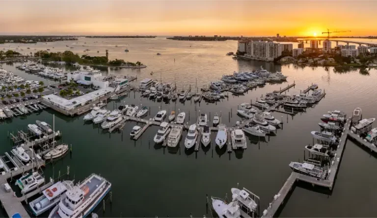Sarasota Florida Sunset Luxury Yachts Docked Sarasota Bay Marina American City Downtown Architecture Highrise Office