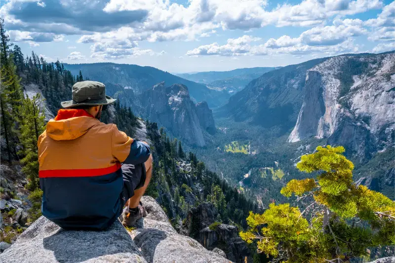 Sitting Lookout Overlooking Yosemite National Park El Capitan Usa
