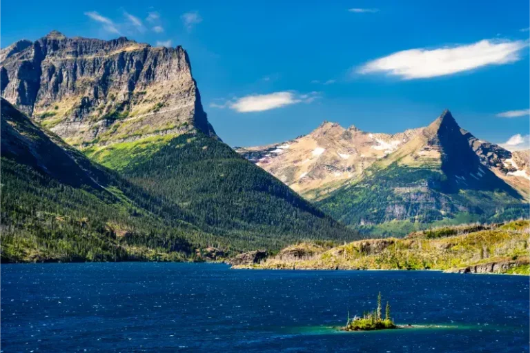 Wild Goose Island Sits Blue Waters Saint Mary Lake Glacier National Park Montana